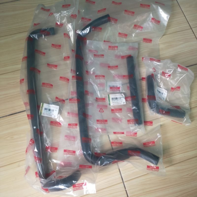 Selang Hose Heater oil cooler Panther 2.5 kotak / Pickup 2500cc Original