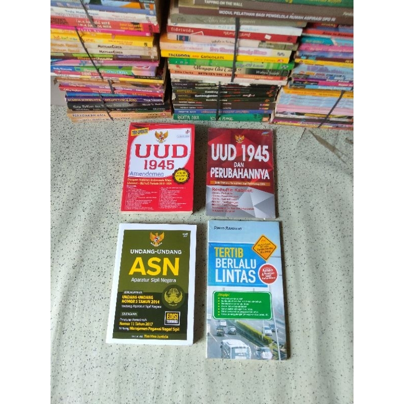 Buku Hukum - Undang - Undang, UUD 1945 Amandemen, UUD 1945 dan Perubahan, UU ASN, TERTIB BERLALU LIN