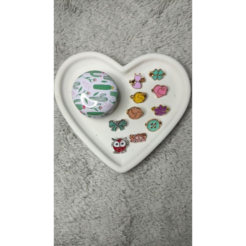 baby brooch free tin box mini