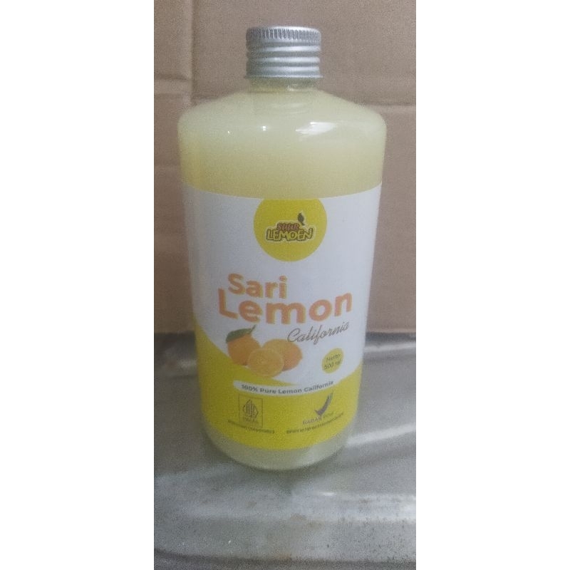 

Suur Lemoen Sari Lemon 500ml terbuat dari 100% Sari Lemon California