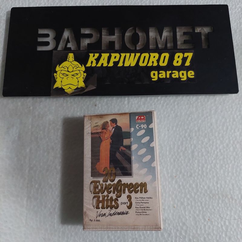 Kaset Pita Evergreen Hits versi Indonesia