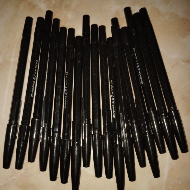 

pensil , penghapus, ongotanpensil dan Bolpoin Random