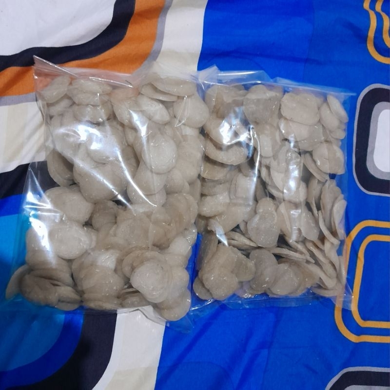 

Kempelang/ kerupuk mentah ikan Ciw khas Bangka