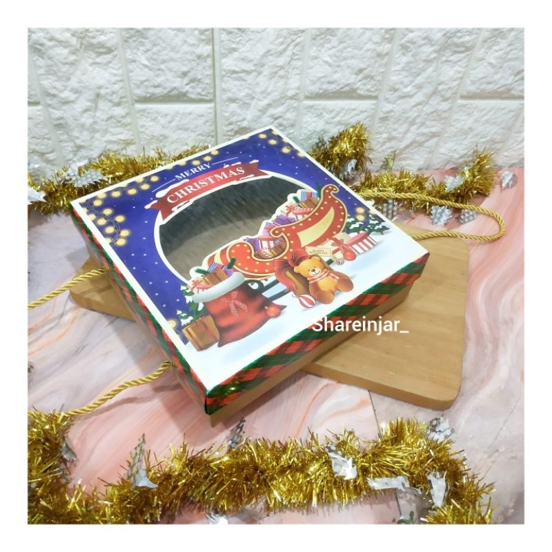 

Kotak Box Mika Natal 20x20x6 cm - Dus Packaging Hampers Kue Bolu Lapis Kado Natal Xmas