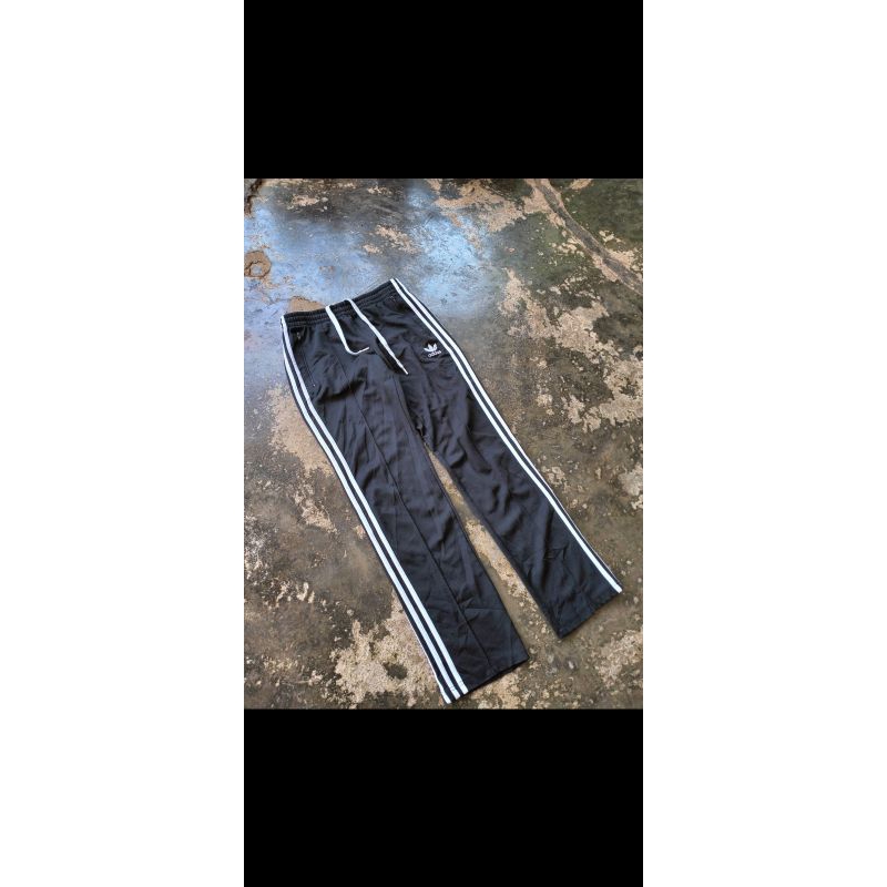 celana training Adidas