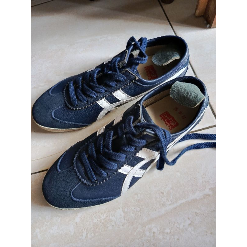 Sepatu Asics Onitsuka Tiger warna navy
