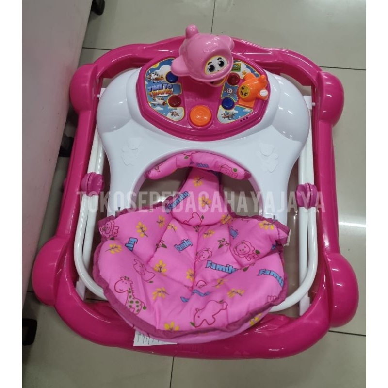 HOKI Baby Walker merk Family 136 dengan Musik dan Lampu Kereta Bayi Belajar Jalan