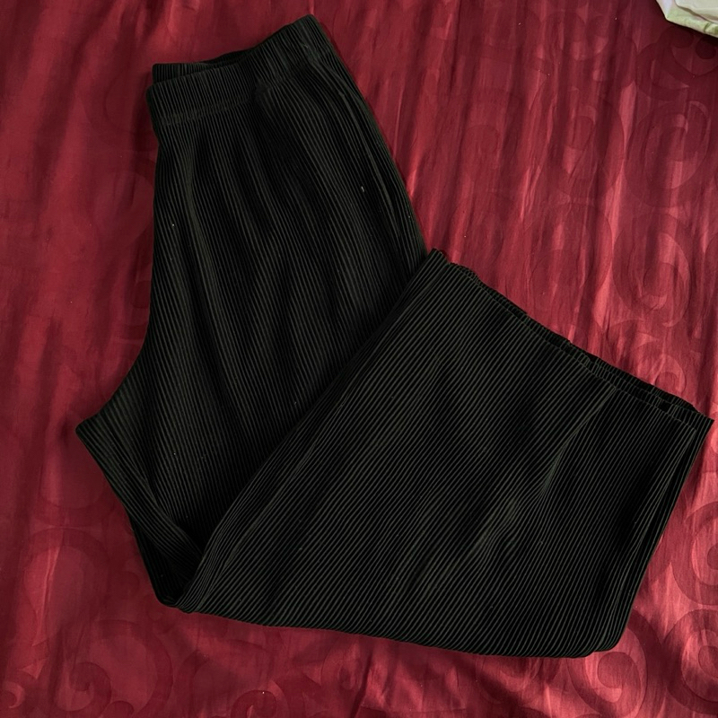 UNIQLO plisket kulot (PRELOVED)