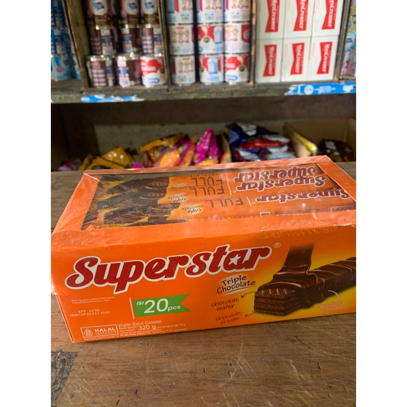 

Superstar Triple Chocolate Wafer 1 box isi 20 pcs Maret 2025)