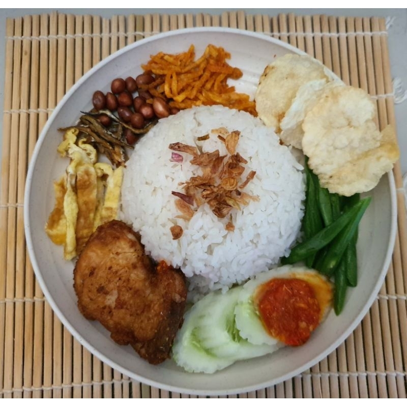 

Nasi Lemak khas Medan Ayam Goreng