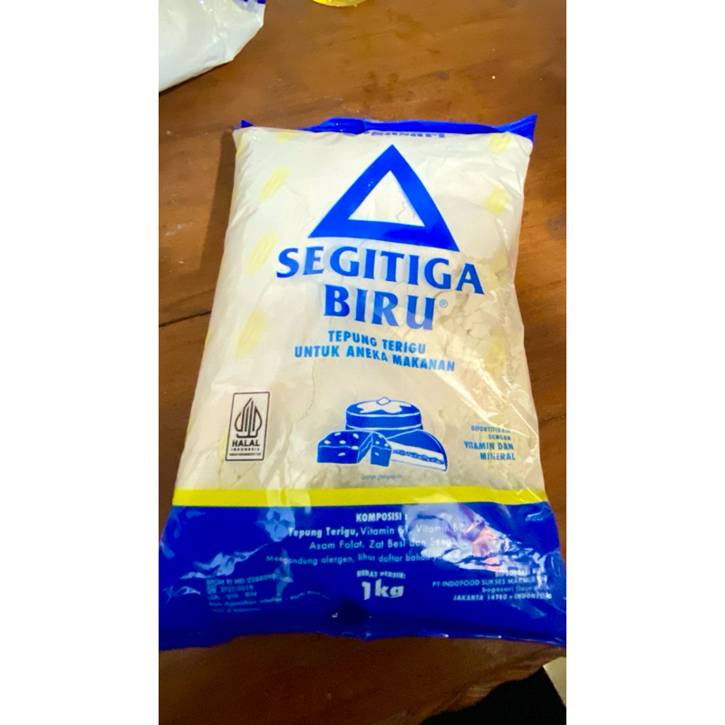 

tepung terigu segitiga biru 1 kg