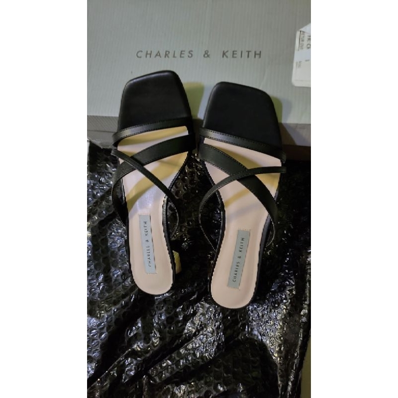 Preloved sandal Charles and Keith