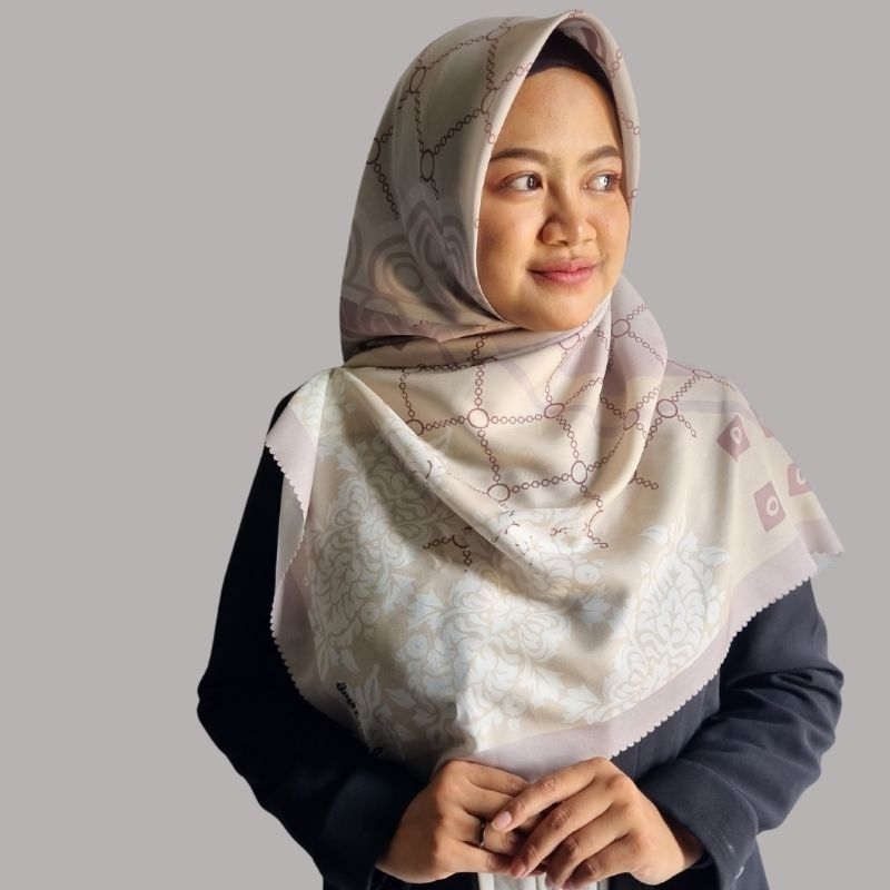 Hijab Maryam Segi Empat Murah Berbahan Voal Premium Motif Bunga warna Ivory kode 05 By Rami's Hijab
