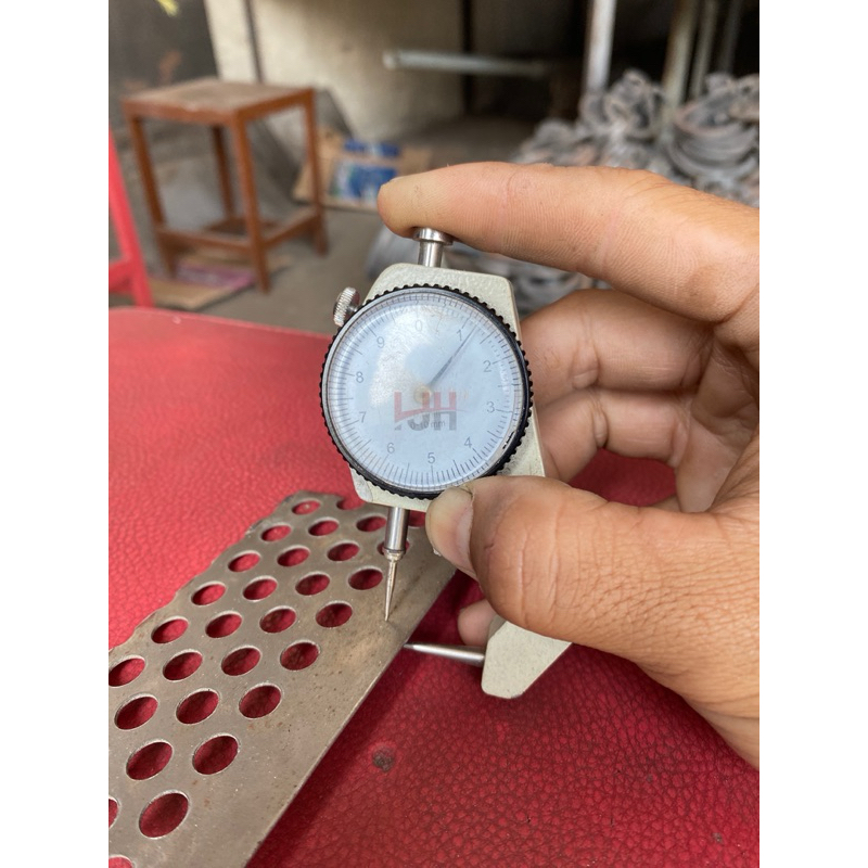 Plat lubang besi 1,2mm , lubang 8mm , plat bolong ferporated ukuran costum. ukuran mulai dari 10x10 