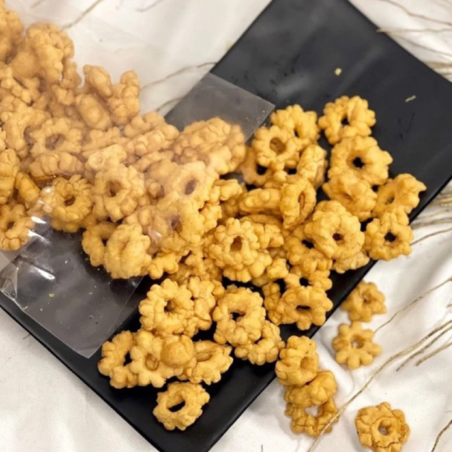 

SAKURA KEMBANG RIBUT 1 kg kiloan CUMI pilus sakura cumi-cumi kerupuk keripik camilan kiloan 250gram 500gram 1kg