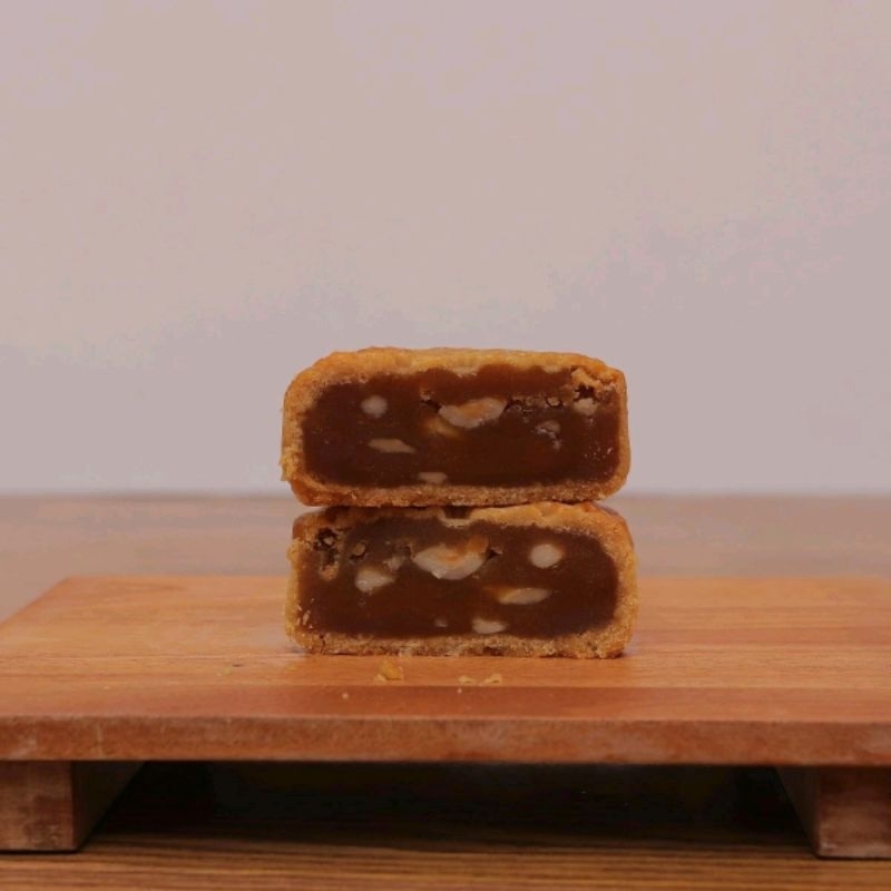 

Royale Mooncake Kue Bulan Tiong Tjiu Pia Rasa Daoyong/Kacang Hijau Kenari