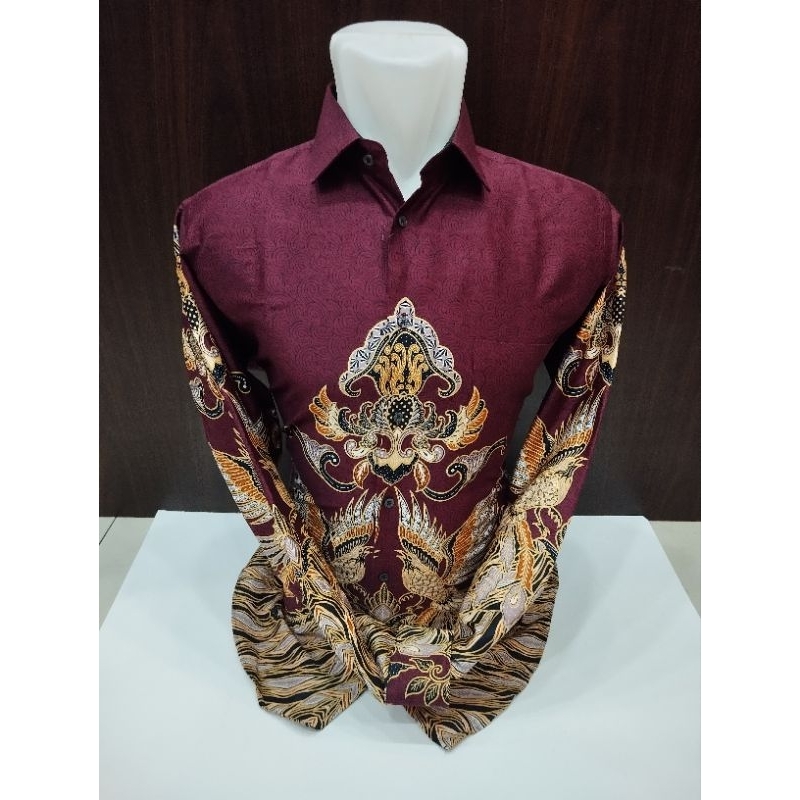 Alisan Kemeja Batik Pria Mahkota Merak Lengan Panjang Slimfit