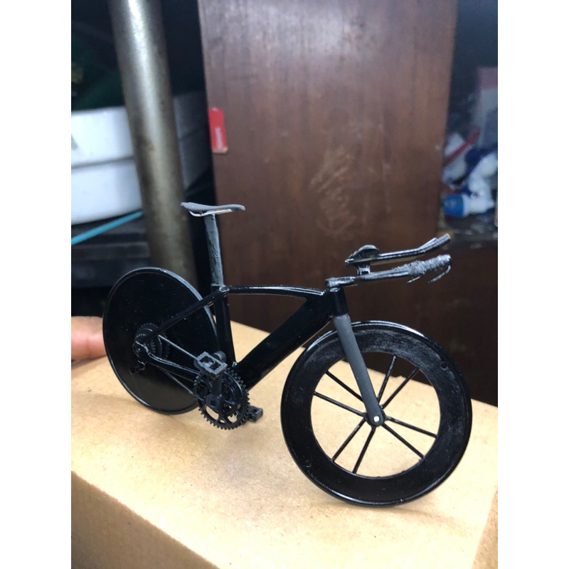 miniatur sepda roadbike trek madone warna hitam polosan