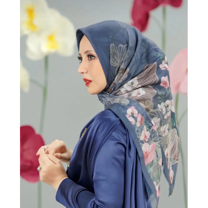 Orchide series buttonscarves Navy Nwt