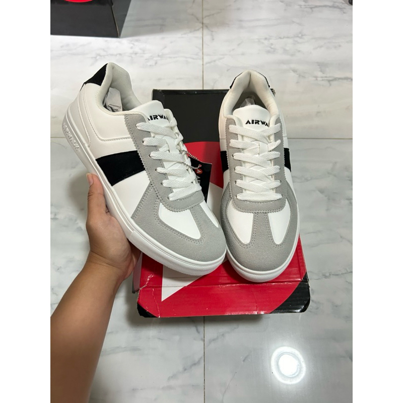 Sepatu airwalk unisex putih hitam abu2 sale 70% (BATTLEY) ukuran 40