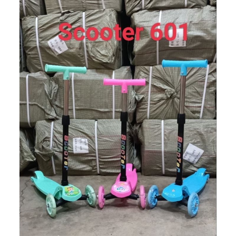 Scooter Plastik Anak Roda 3 LED Otoped Anak roda 3 / Kickboard Skuter Otoped Anak lampu Roda 3