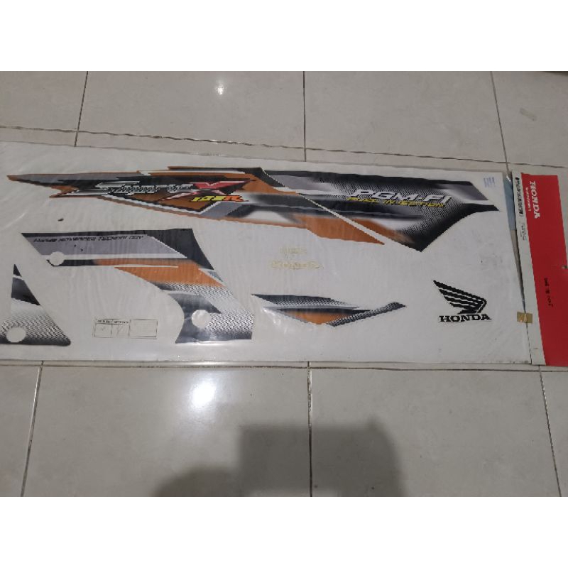 striping stiker honda supraX 125R PGM-F1 fuel injection original kode part 871X0-KTM-770ZC