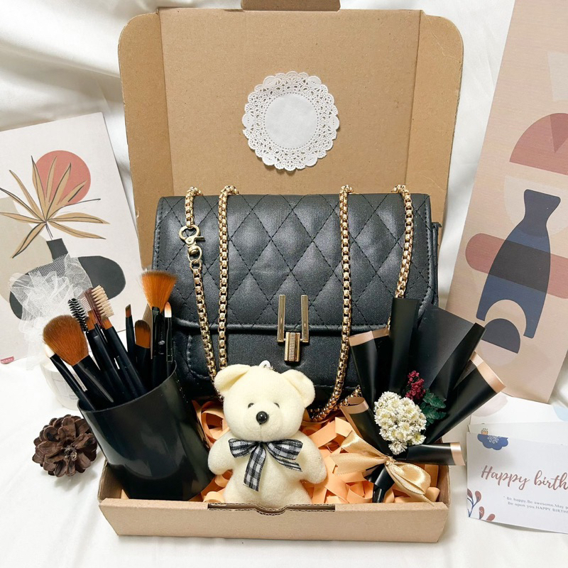 HAMPERS CEWEK / KADO CEWEK / GIFT BOX CEWEK / KADO ANNIVERSARRY / BEAUTY BLENDER / SPONS MAKE UP / B