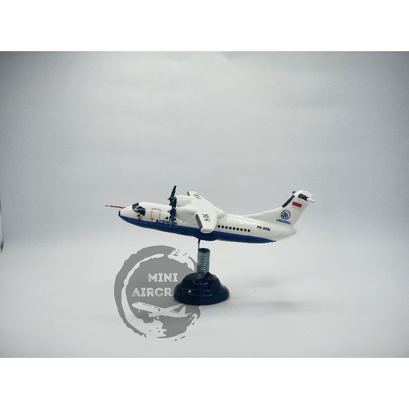 Miniatur Pesawat N250 Gatotkaca Pesawat Habiebie