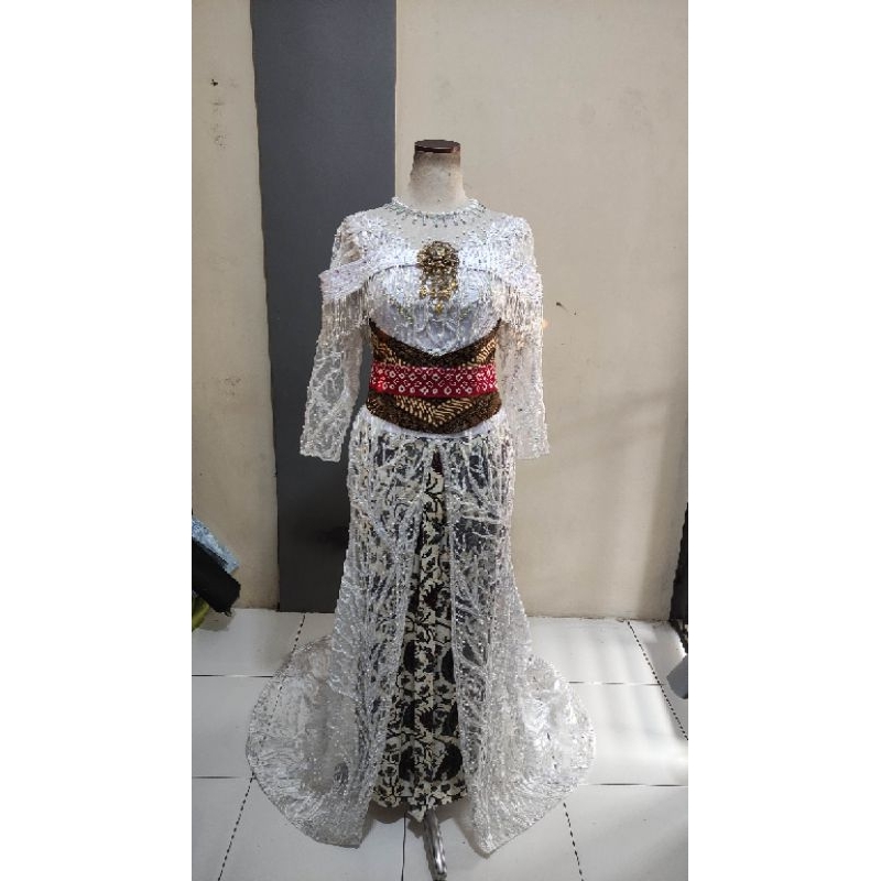 kebaya brokat ekor untuk akad pengantin hijab-putih  full payet.set obi pinggang