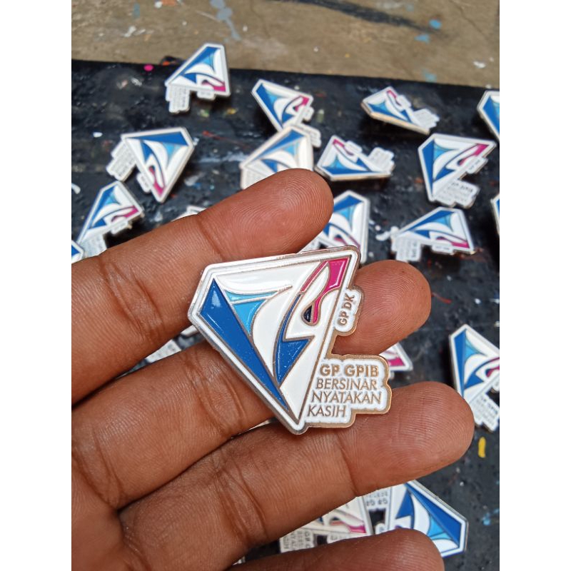 ENAMEL PIN CUSTOM GOLD/SILVER..