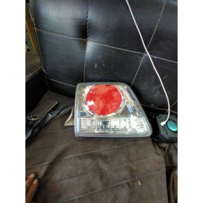 Stoplamp lampu belakang bagasi Fortuner tahun 2010 2014 2015 original kiri