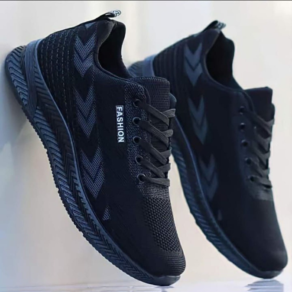 Sepatu Pria Sneakers Hitam Polos Original Kasual Sol Karet