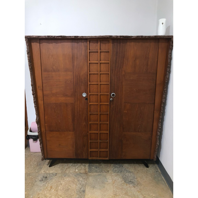 Lemari jati tua dan antik