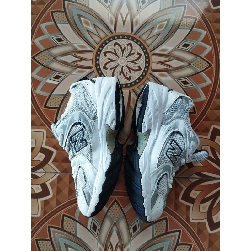 NB 530 putih silver second preloved kids