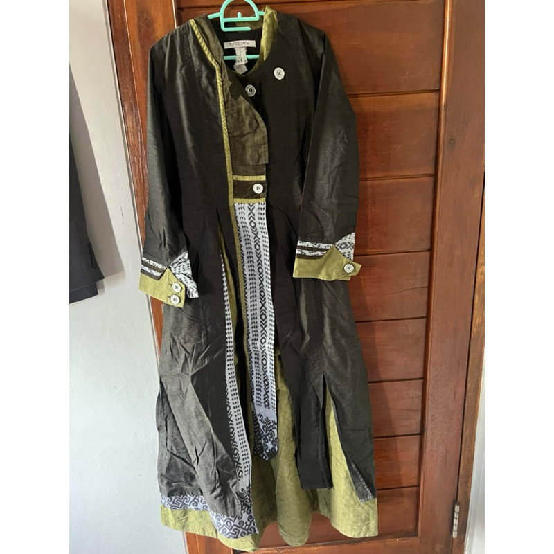 TUNEECA PRELOVED SIZE M