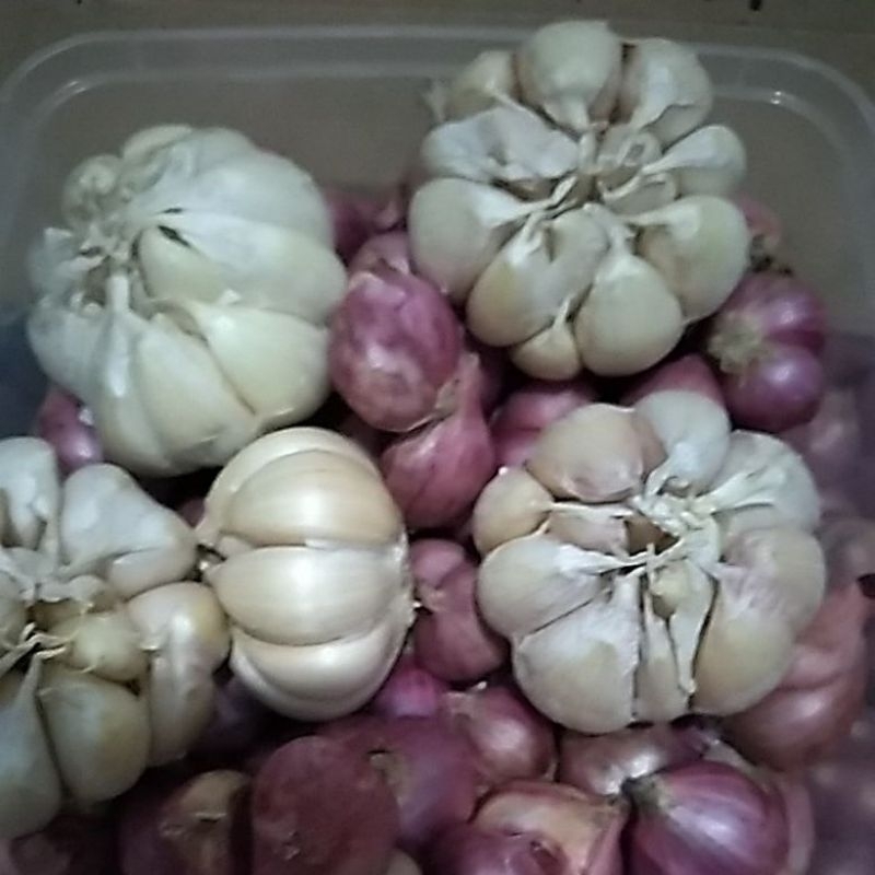 

bawang merah 1 kg bawang putih 1/4 kg