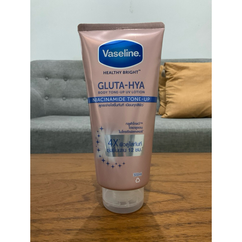 VASELINE GLUTA HYA NIACINAMIDE THAILAND