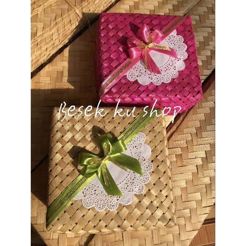 Besek bambu 20x20 kombinasi pita
