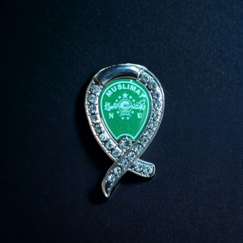 pin hijab silver logo muslimat NU