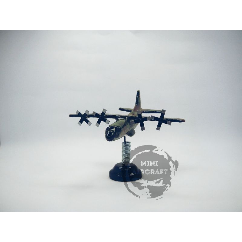 miniatur pesawat Hercules MINIATUR HERCULES C130 TNI AU