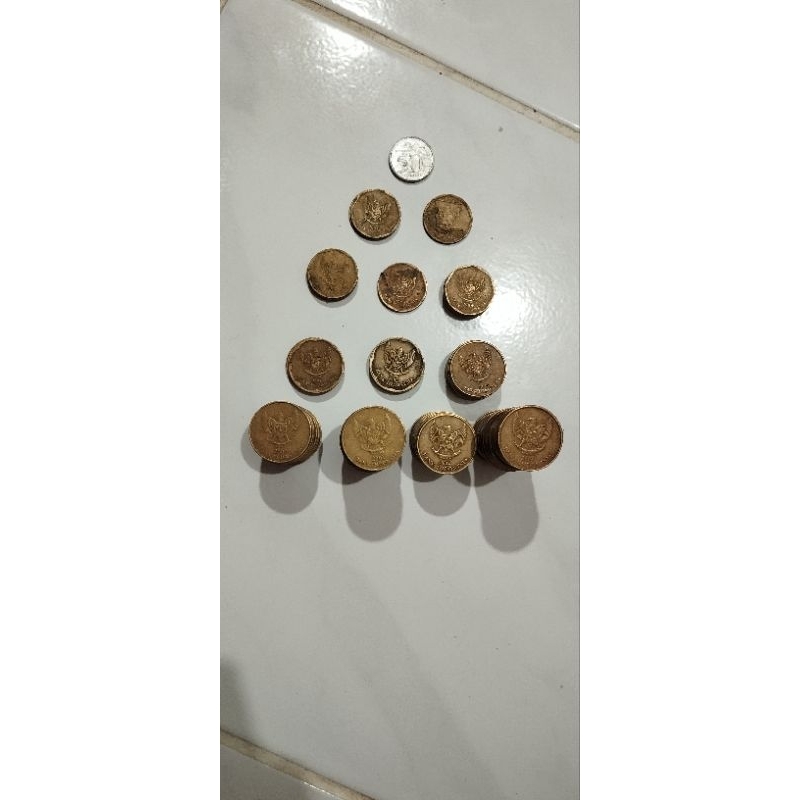 Uang Koin Kuno Kuning 500