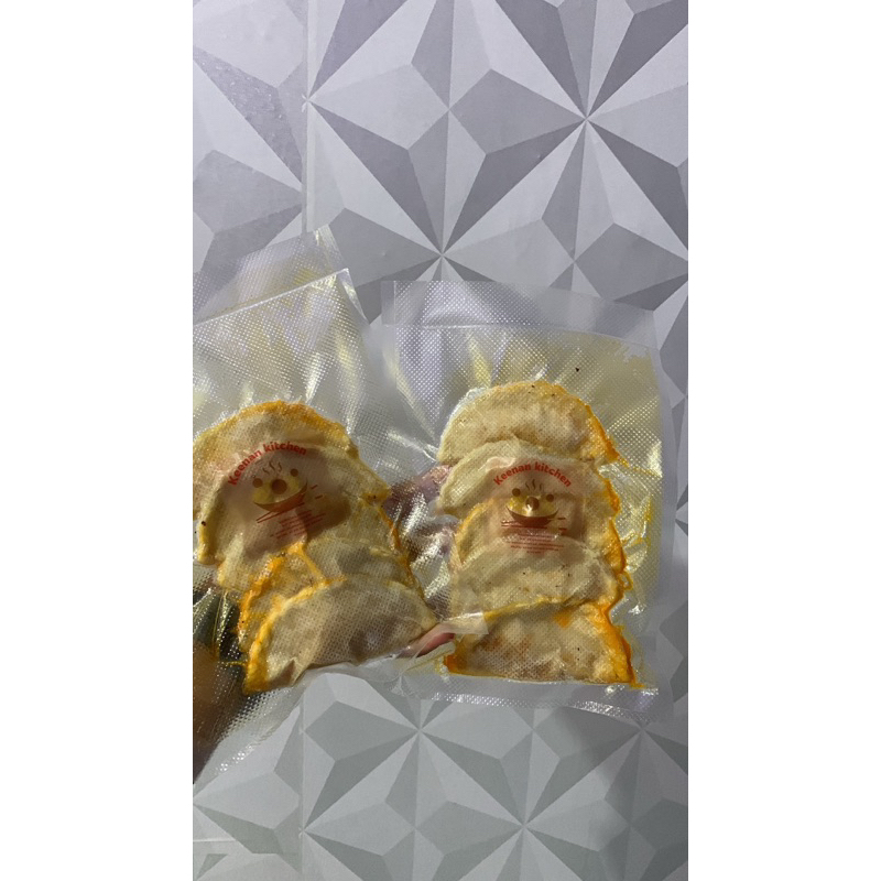 

cireng isi ayam suwir pedas
