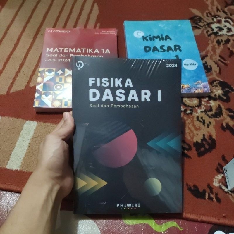 Phiwiki FISIKA DASAR 1 SOAL DAN PEMBAHASAN buku fisika dasar 1 PHIWIKI edisi 2024 ITB