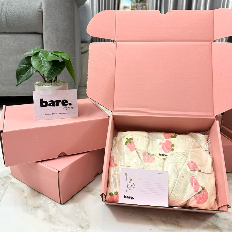 

GIFT BOX + GREETING CARD (Bubblewrap)