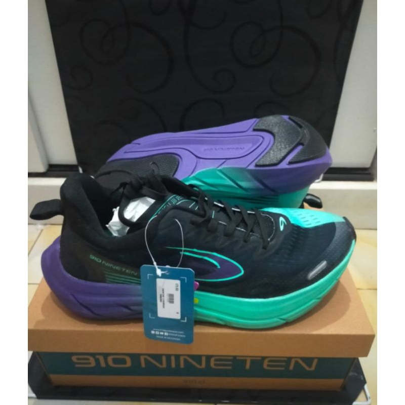 sepatu running 910 Takashi UK 42