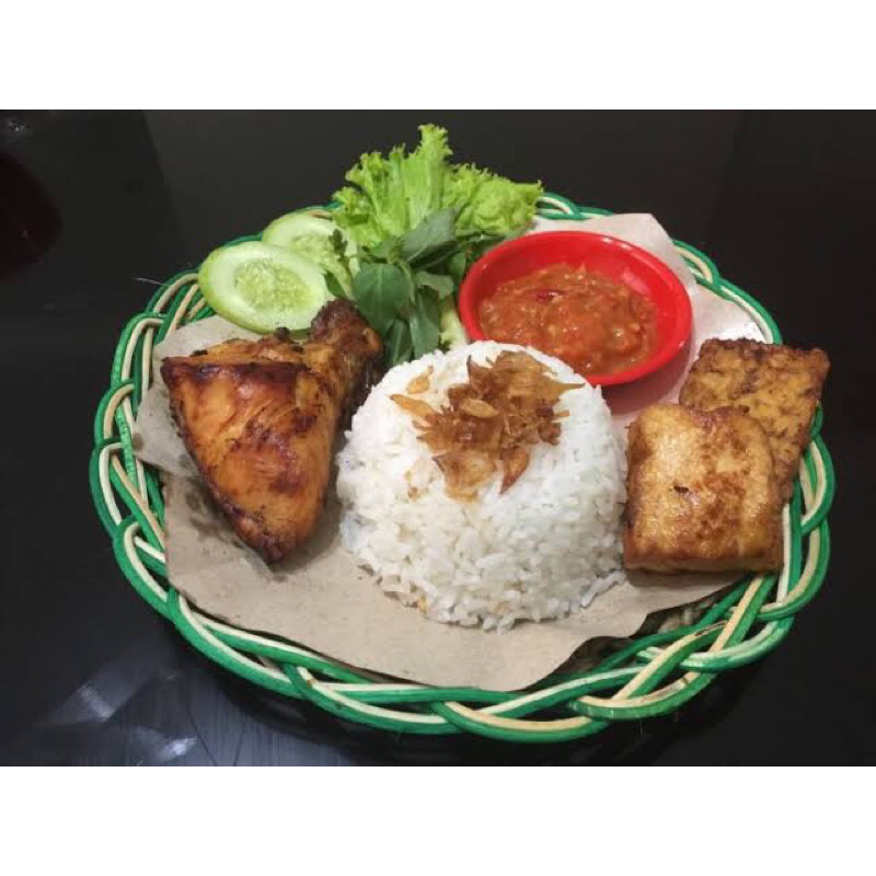 

Nasi uduk + Ayam goreng