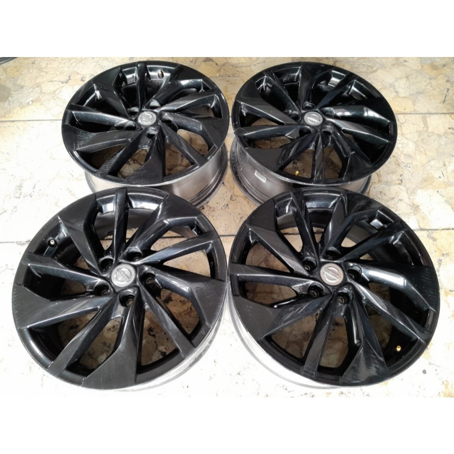 Velg Mobil Bekas Standar X-TRAIL R18 X7,5 5X114 ET50 BLACK