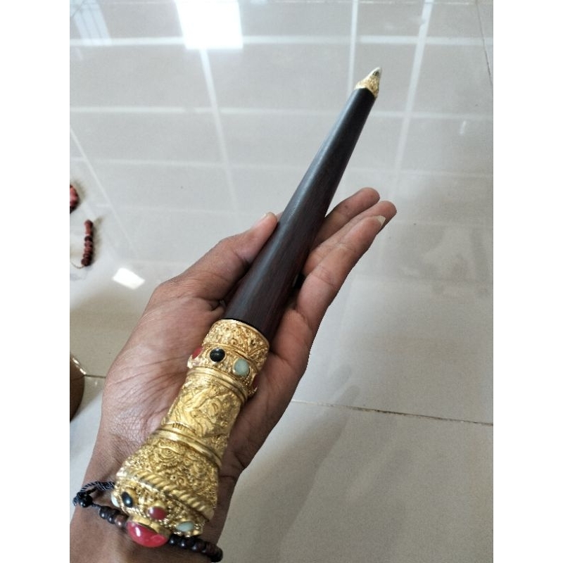 tongkat komando kayu galih kelor hitam dengan ornamen Wesi kuning