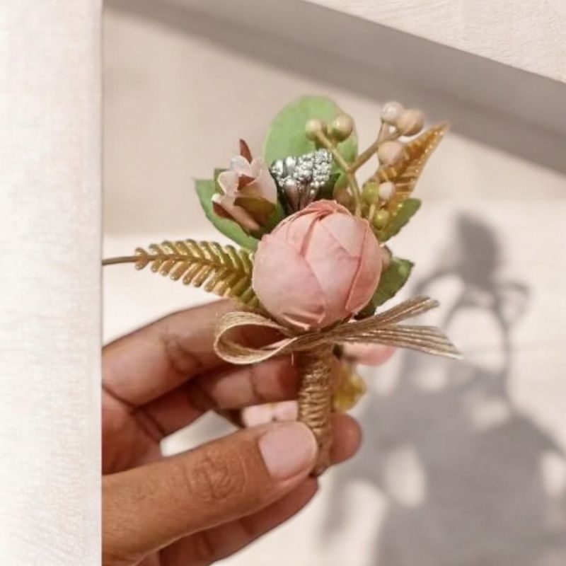 boutonniere pink bunga dada jas pernikahan wedding pengantin dusty rosegold silver nude