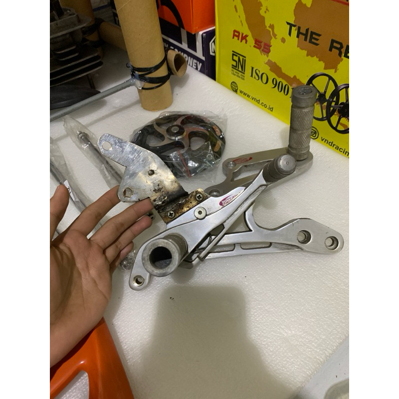 underbond bekas satria hiu